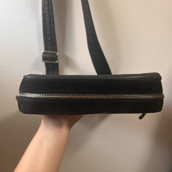 Tumi Black Leather and Suede Men's Messenger Shoulder Bag - Picture 3 of 12